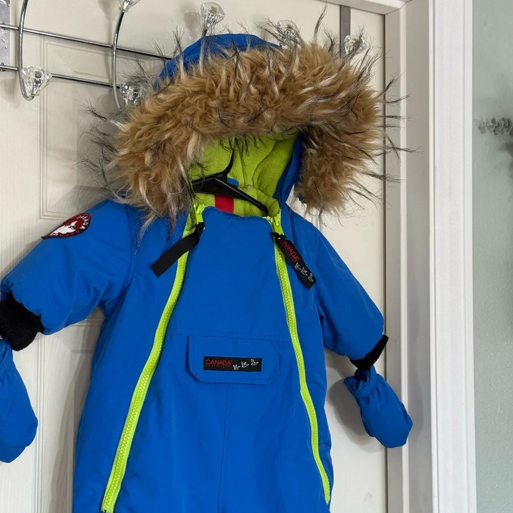 Canada Weather Gear Baby Snowsuit Faux Fur Hood With Mittens & Booties 6/9 Month